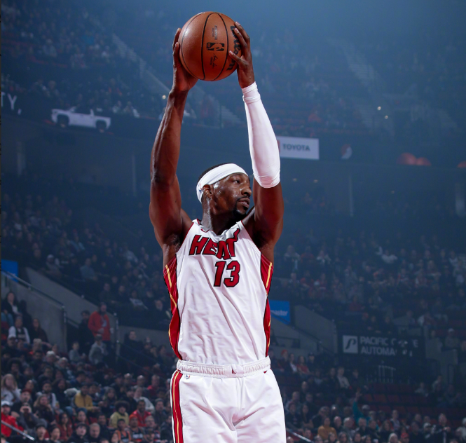 世预赛客户端升级-维金斯17+6+6热巴肆虐内线，努尔基奇三双创造历史，热火大胜爵士