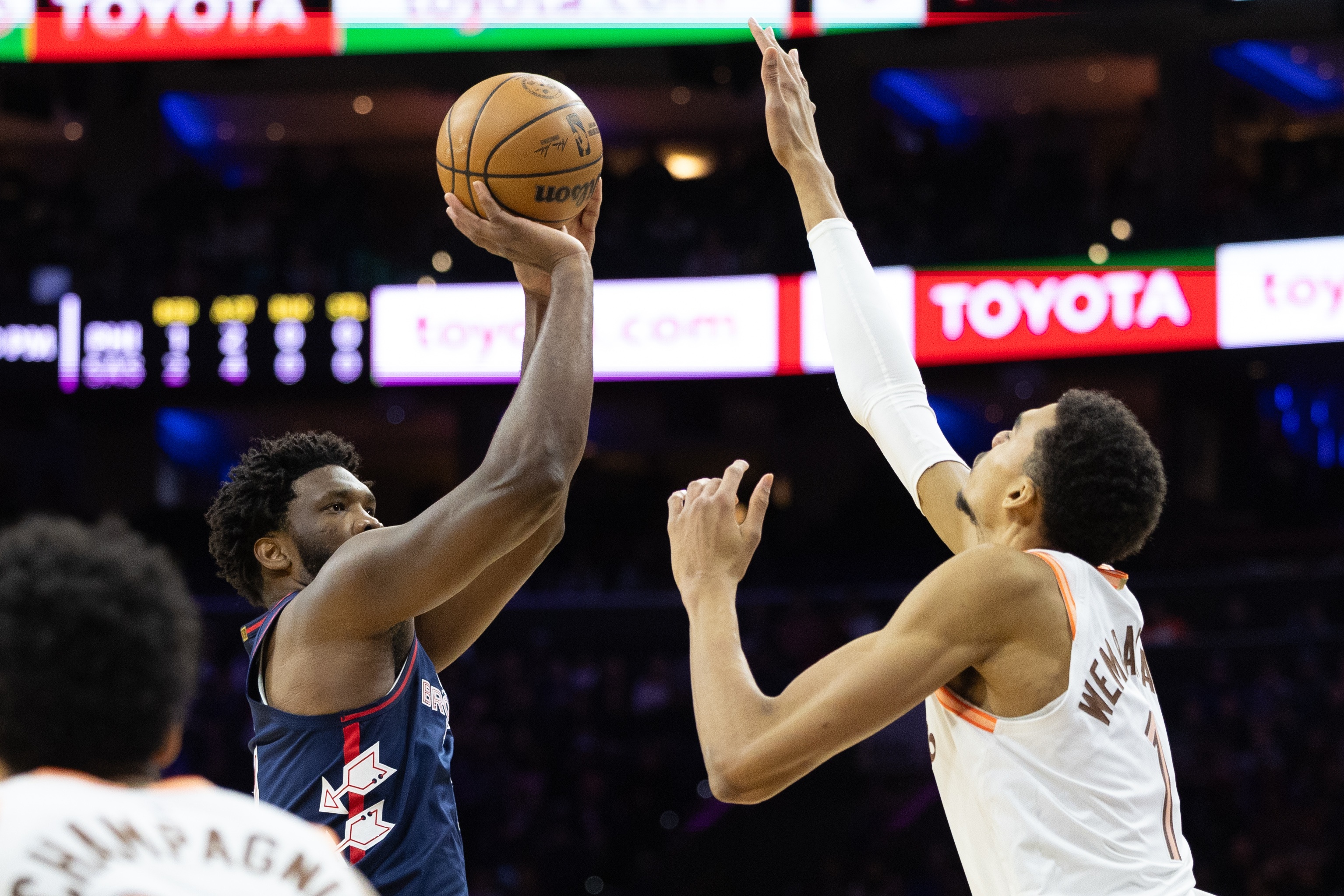 世预赛直播官网下载安装-拿下一血！文班亚马面对恩比德首次获胜 生涯战绩来到1胜2负